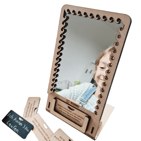 Kinderspiegel aus Holz zur Entwicklung und Stärkung von Selbstvertrauen und Selbstwertgefühl