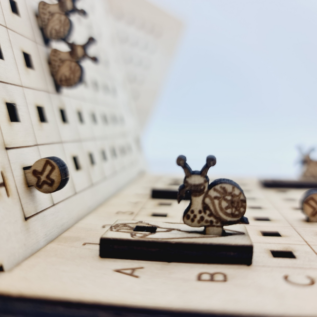 Schneckenangriff Holzstrategisches Brettspiel